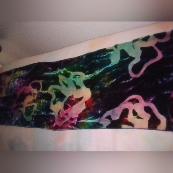 Crushed velvet scarf - Picture 2 of 6